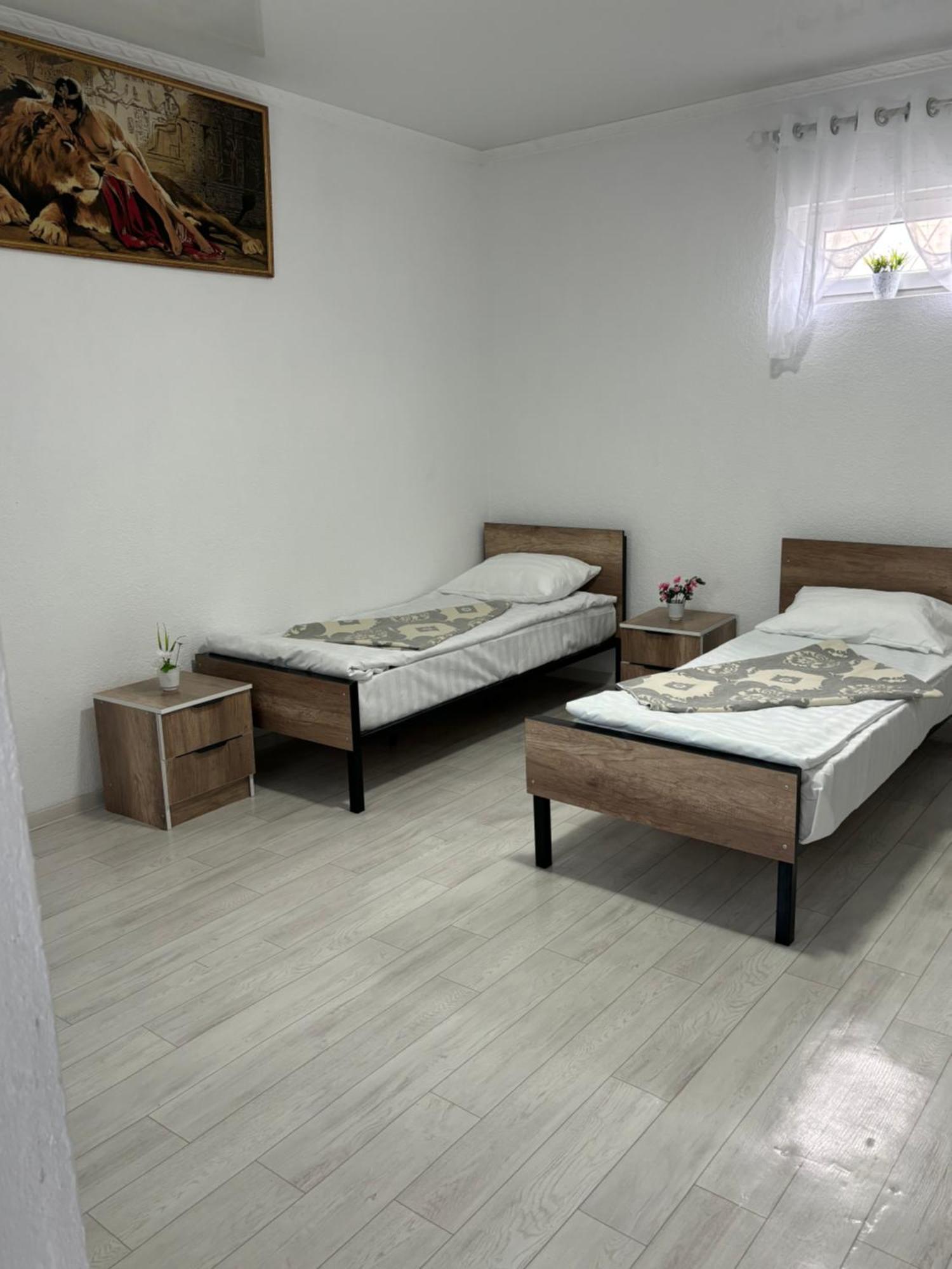 Hostel,Halal Хостел,Халал Tokmok Eksteriør bilde