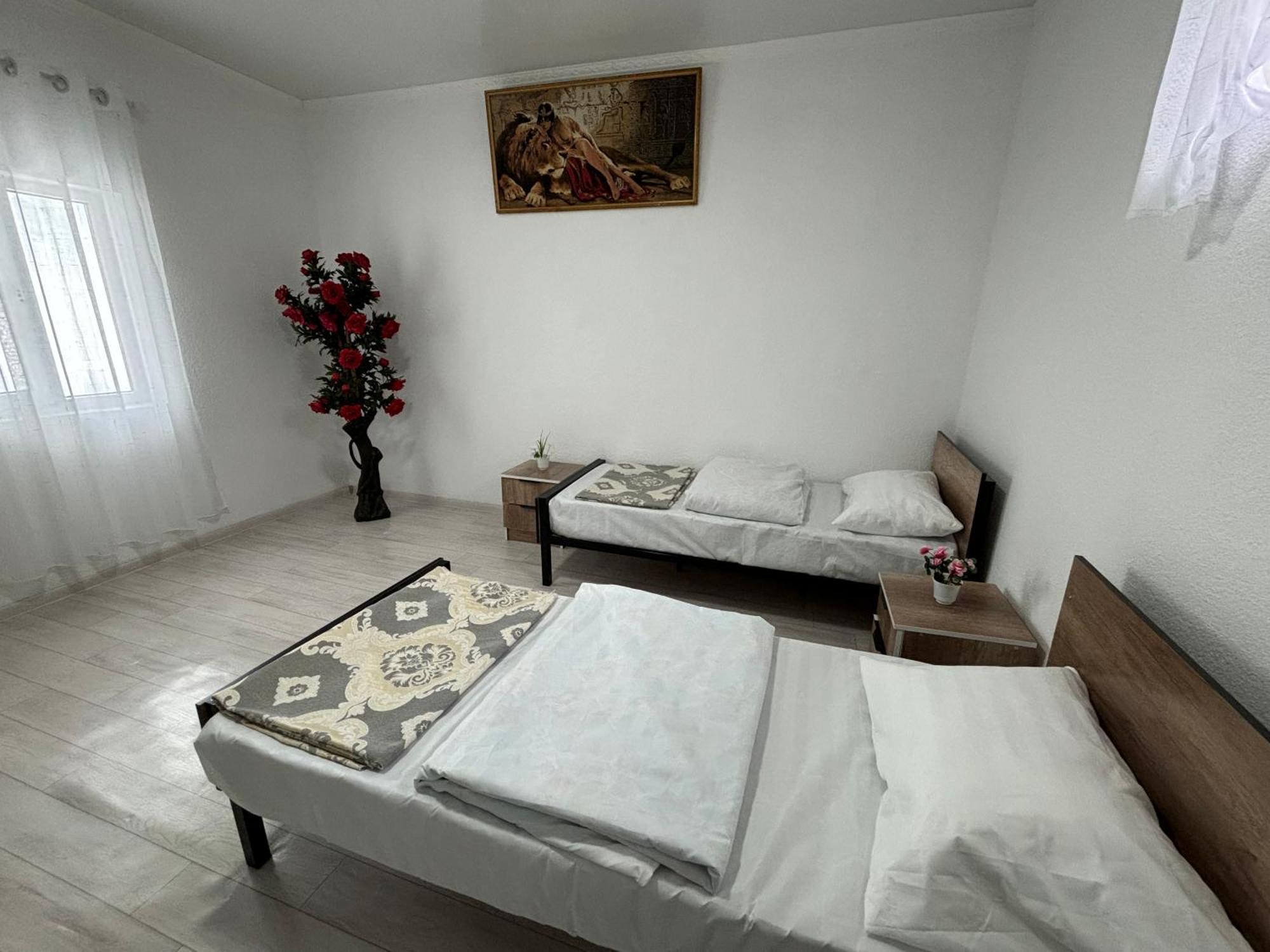 Hostel,Halal Хостел,Халал Tokmok Eksteriør bilde