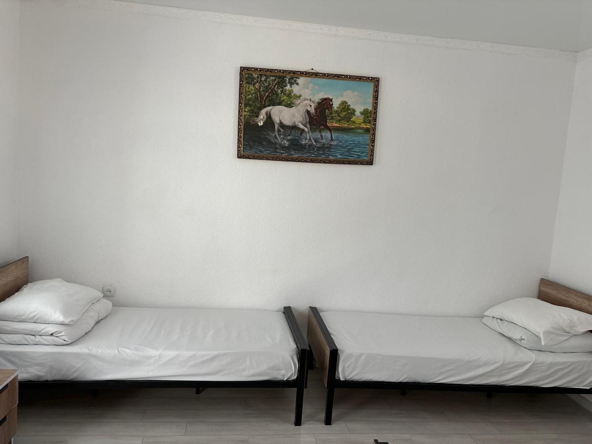 Hostel,Halal Хостел,Халал Tokmok Eksteriør bilde
