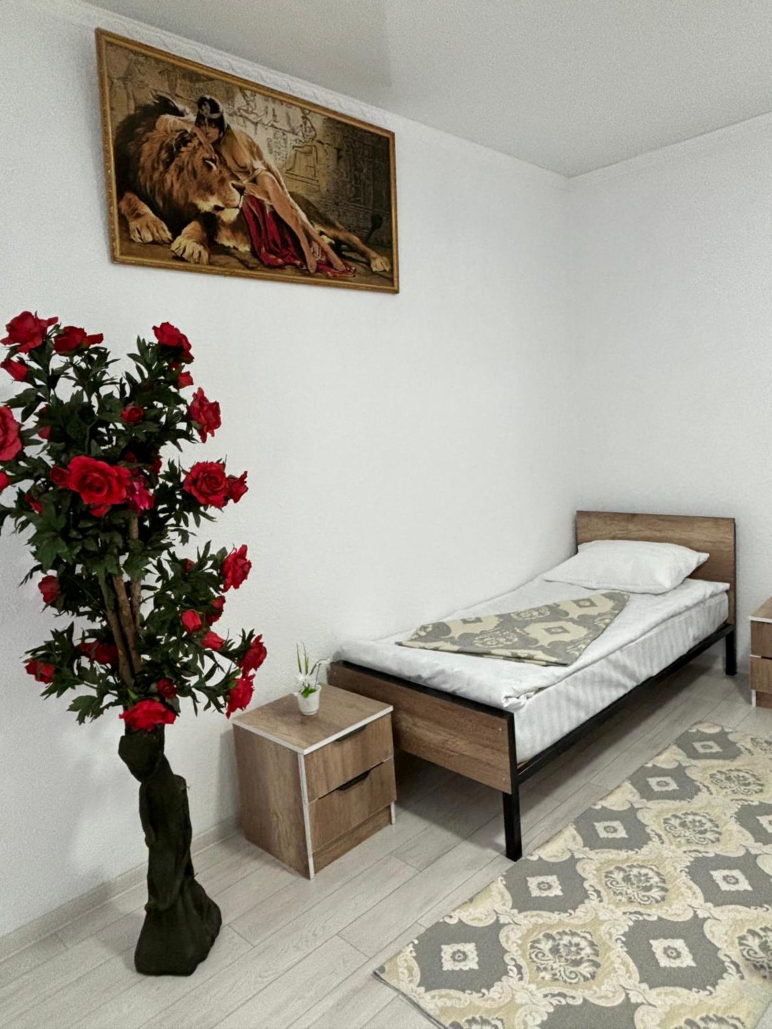 Hostel,Halal Хостел,Халал Tokmok Eksteriør bilde